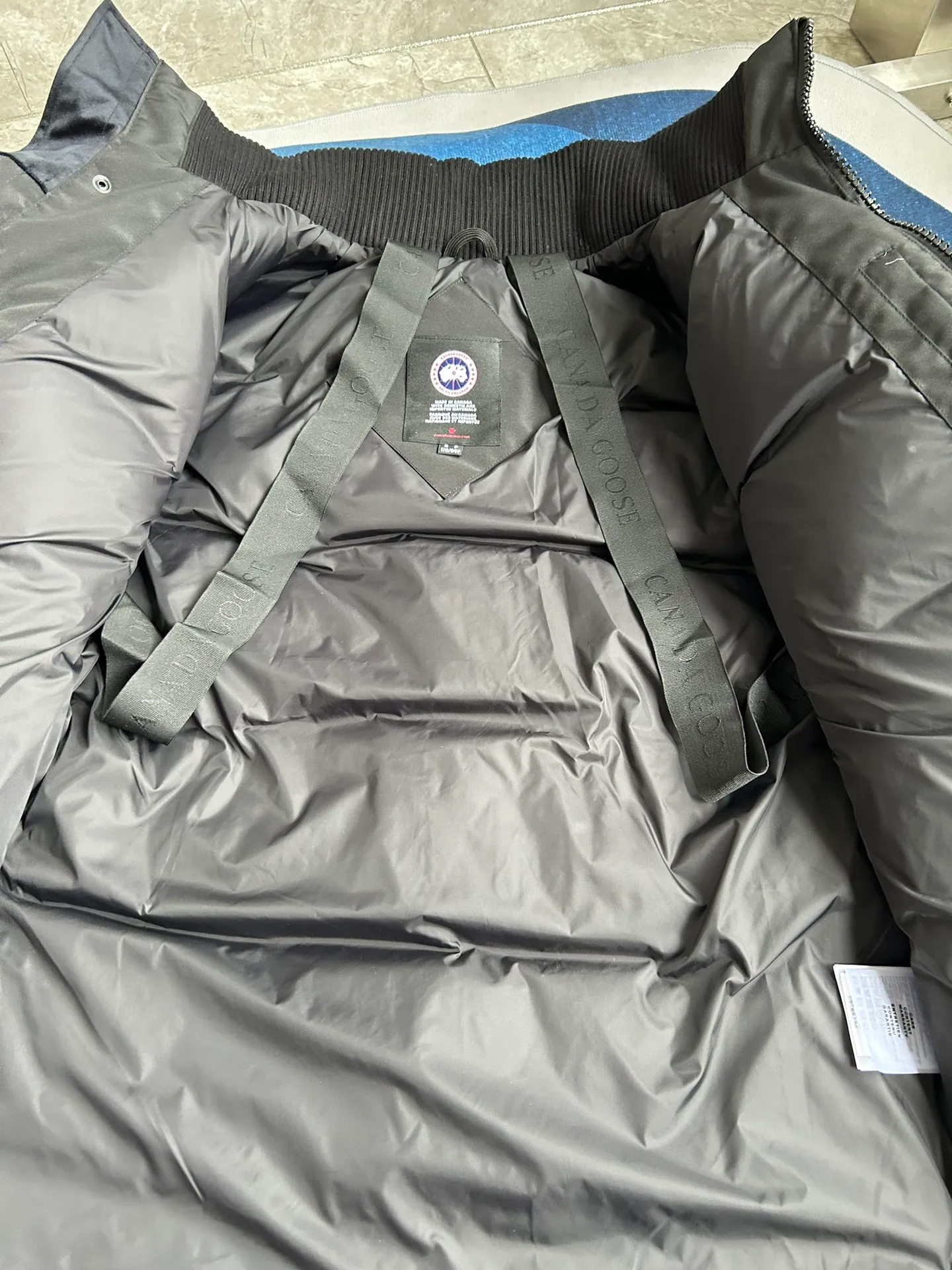 P840 E24 model 5816M Expedition men's model black detail. Sizes: XS S M L XL XXL.